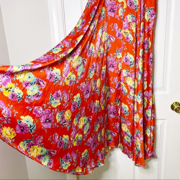 ASOS Petite Red Floral Satin FRONT Slit Maxi Skirt - Picture 8 of 11